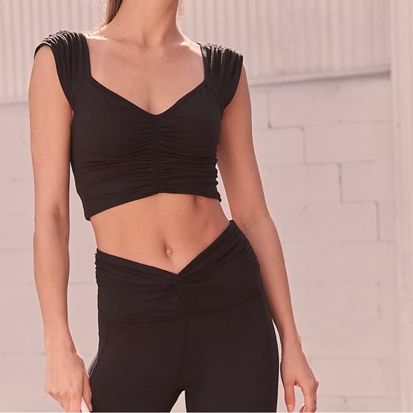 FREE PEOPLE MOVEMENT Breathe Deeper Crop Tank Black - Picture 1 of 13